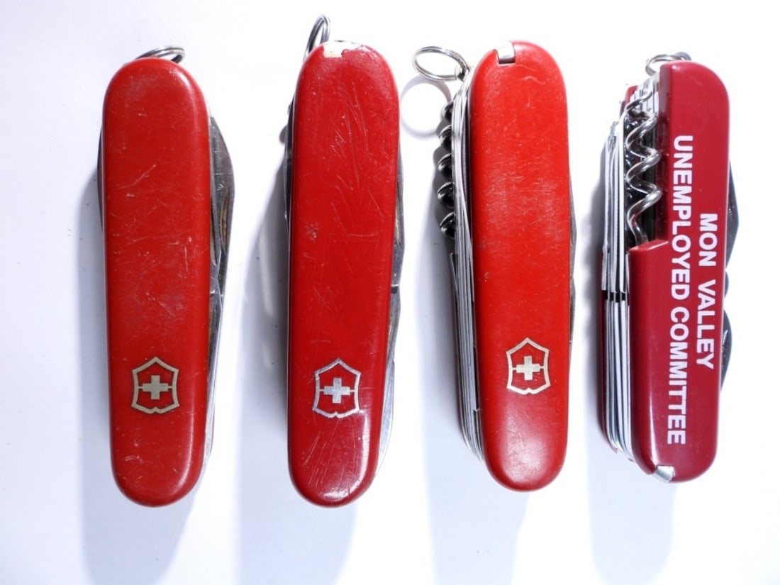 (4) RED MULTI-TOOL KNIVES (1 of 3)