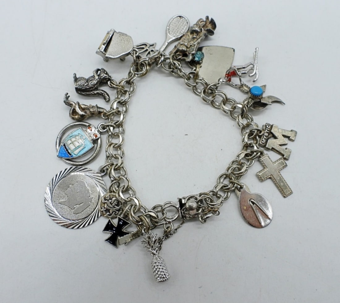 VINTAGE STERLING CHARM BRACELET: 7" VINTAGE STERLING CHARM BRACELET. 17 CHARMS. (27.5 DWT)