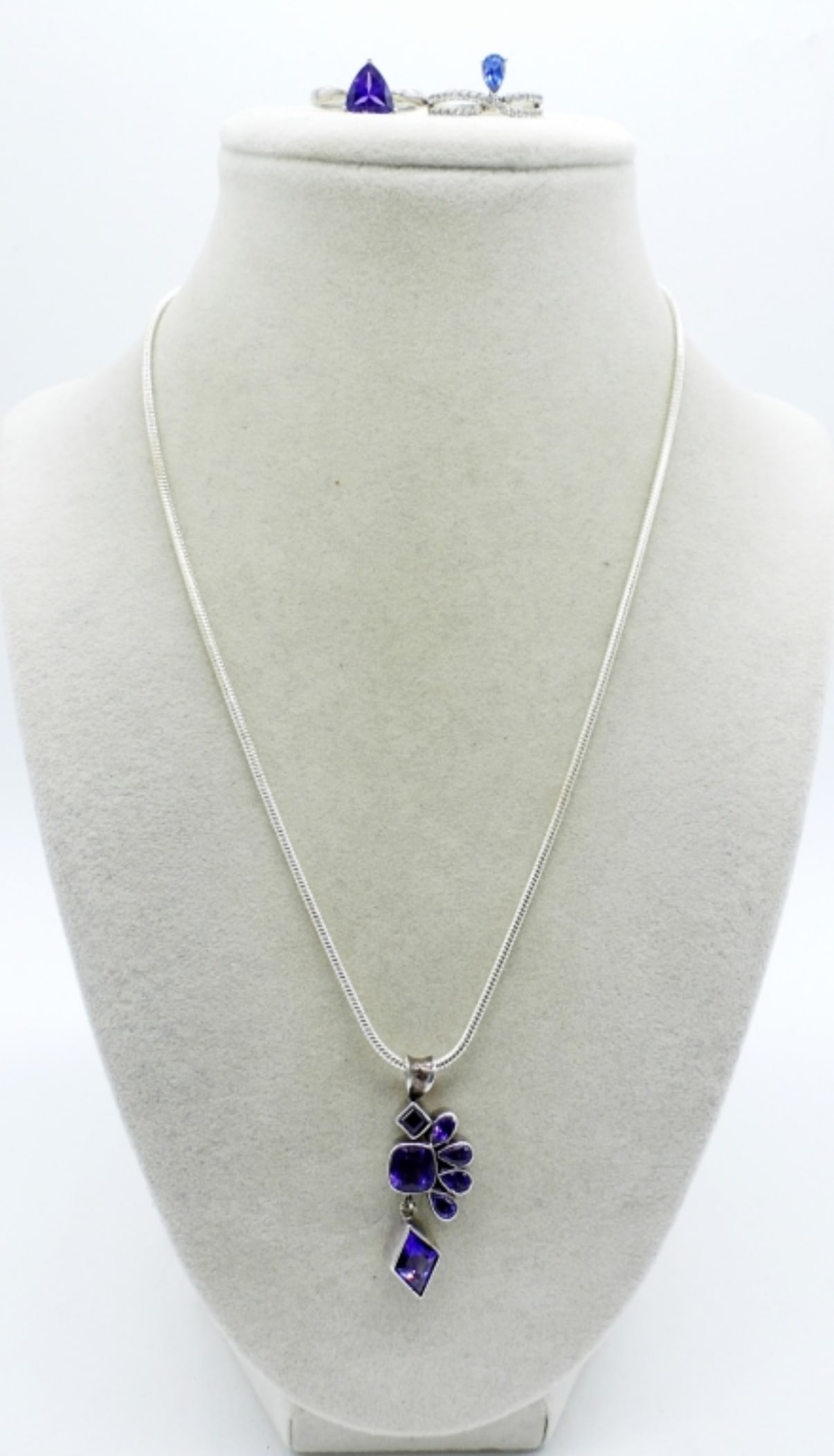 STERLING AMETHYST RINGS & NECKLACE: TWO STERLING AMETHYST RINGS, SIZE 7-8. AMETHYST STERLING 18" NECKLACE. (12.3 DWT)