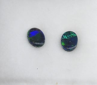 2 LOOSE BLUE / GREEN OPALS
