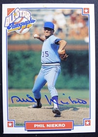 PHIL NIEKRO SIGNED NABISCO CARD