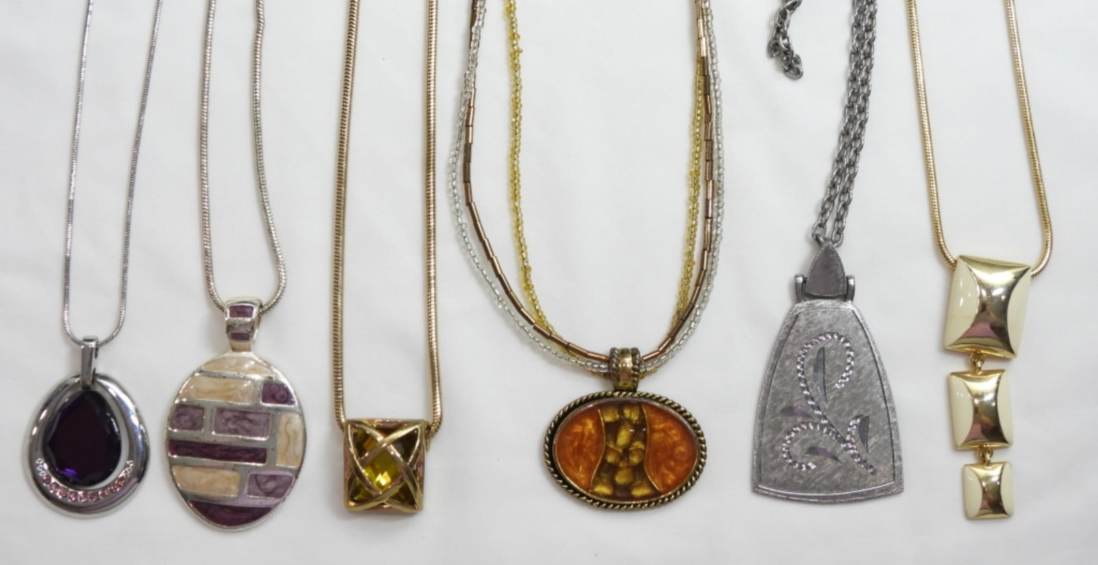 (6) FASHION NECKLACES w/PENDANTS: NICE MIX - VARIOUS SIZES