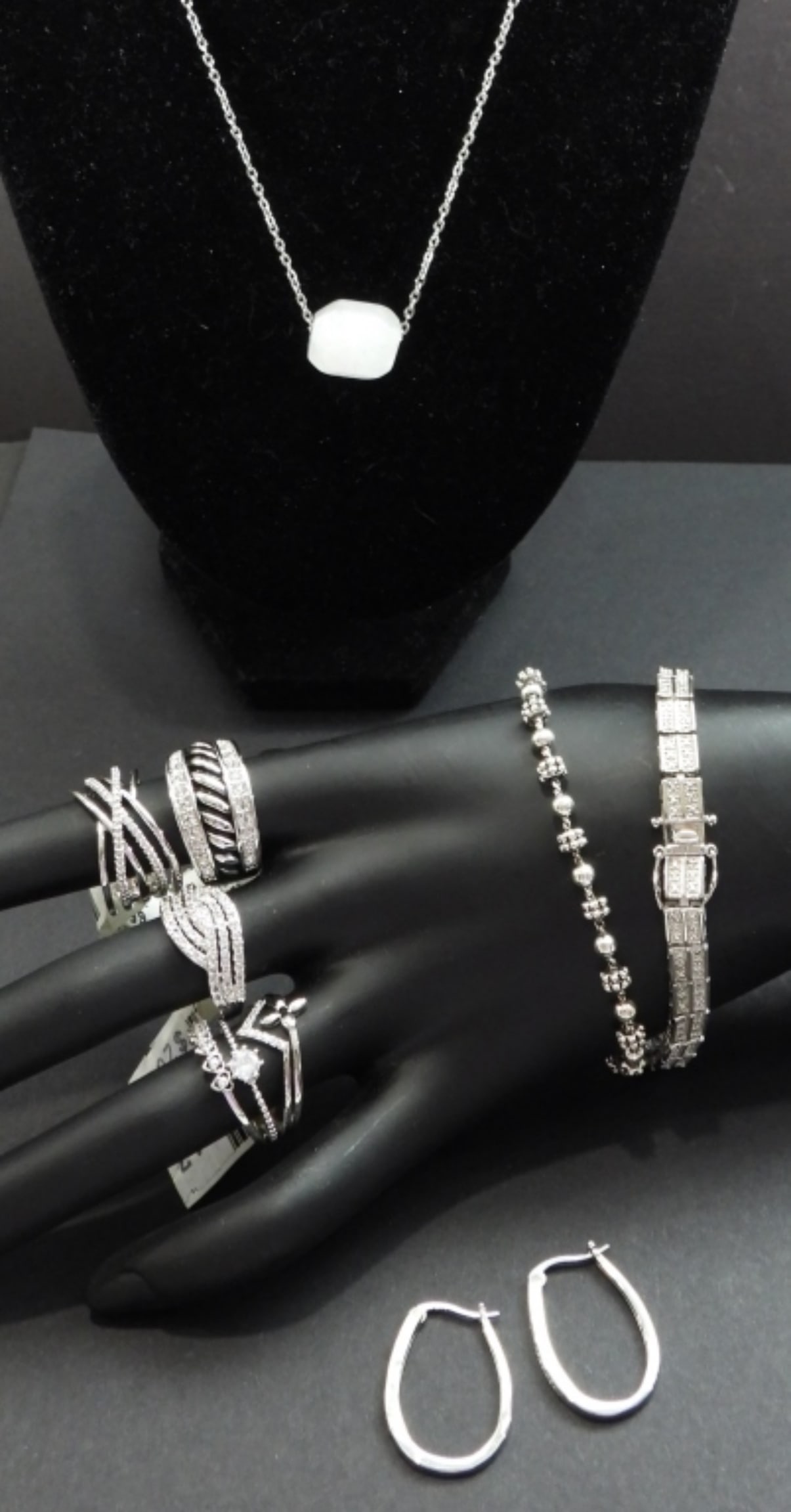 (8) PIECE SILVER TONE FASHION JEWELRY: GREAT MIX - SEE PICS - VARIOUS SIZE RINGS