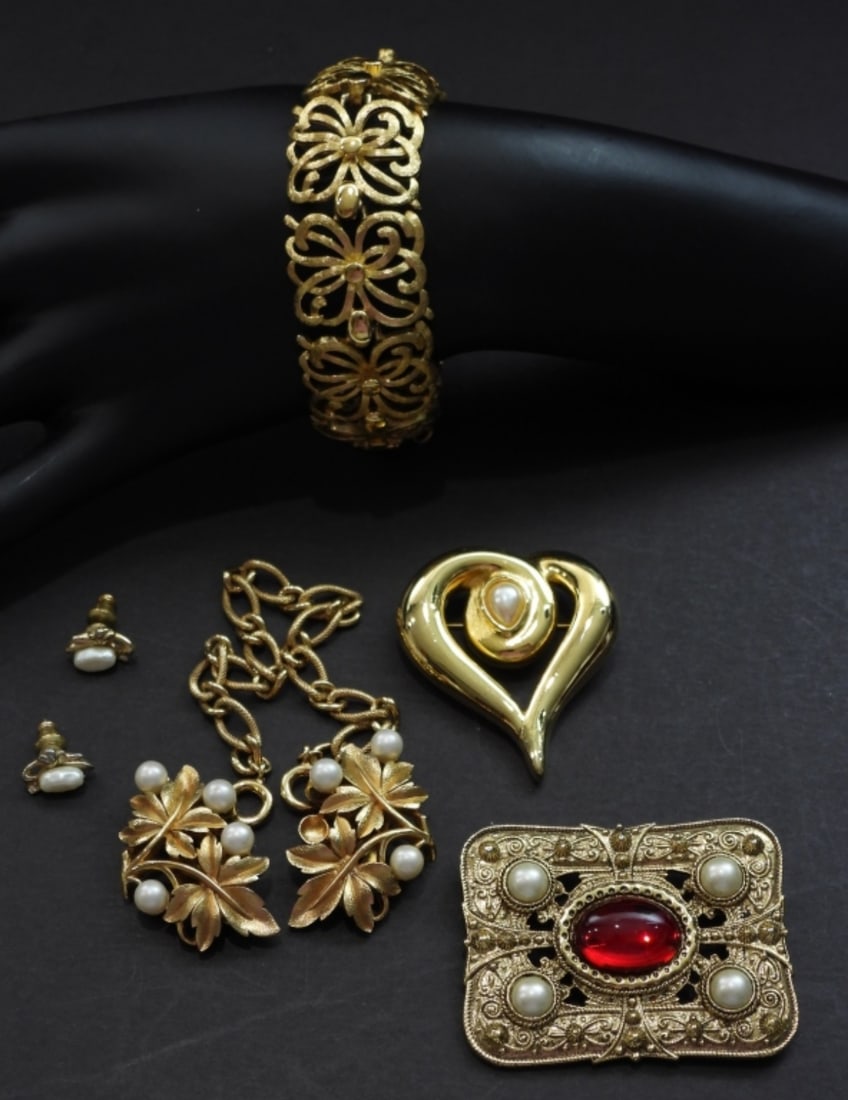 MONET BRACELET, TRIFARI SWEATER CLIP: missing (1) FAUX PEARL, (2) PINS (1) PEARL EARRINGS