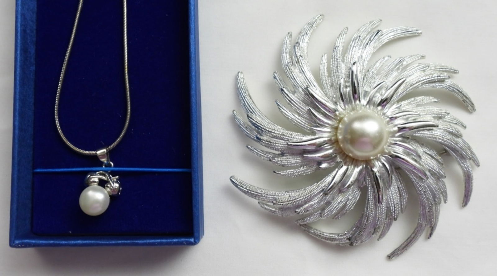 BRET ROBERTS FRESH WATER PEARL NECKLACE, (1 of 2)