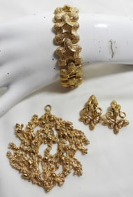 MONET & NAPIER GOLD TONE JEWELRY LOT