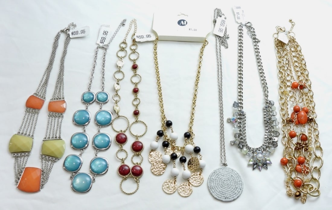 (7) LIKE NEW CHUNKY NECKLACES - FUN LOT (1 of 2)