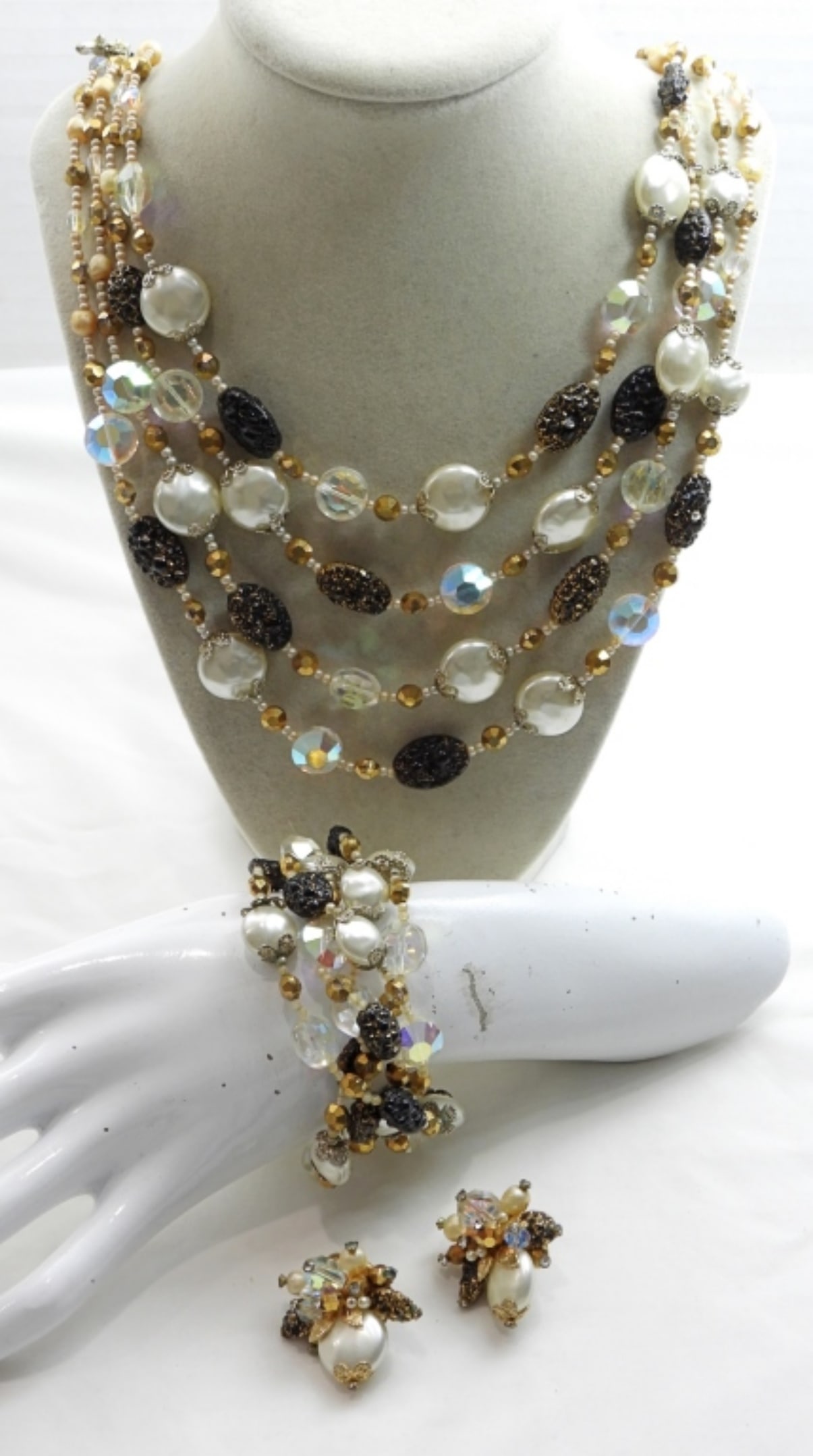 VENDOME VINTAGE BEADED JEWELRY SET (1 of 2)