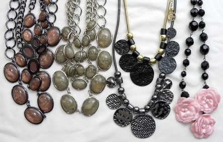 (5) LIKE NEW CHUNKY NECKLACES