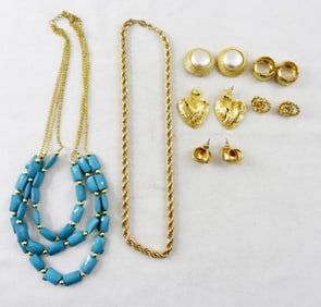 BEAUTIFUL GOLD AND BLUE JEWELRY SET