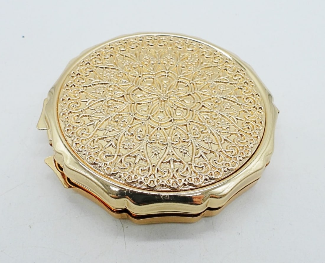 UNUSED VTG EISHO COMPACT (1 of 2)