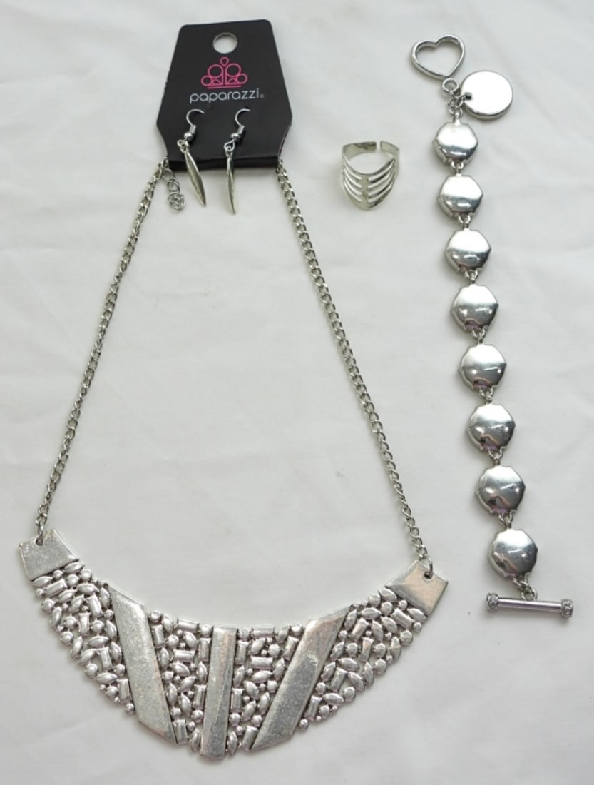 AMAZING NECKLACE/EARRING/BRACELET SET: AMAZING NECKLACE/EARRING/BRACELET SET