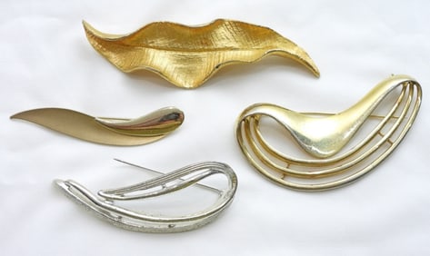 4 LARGE STUNNING DECORATIVE PINS
