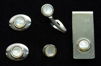 SMALL LOT OF MEN'S JEWELRY/ SUIT CUFFS