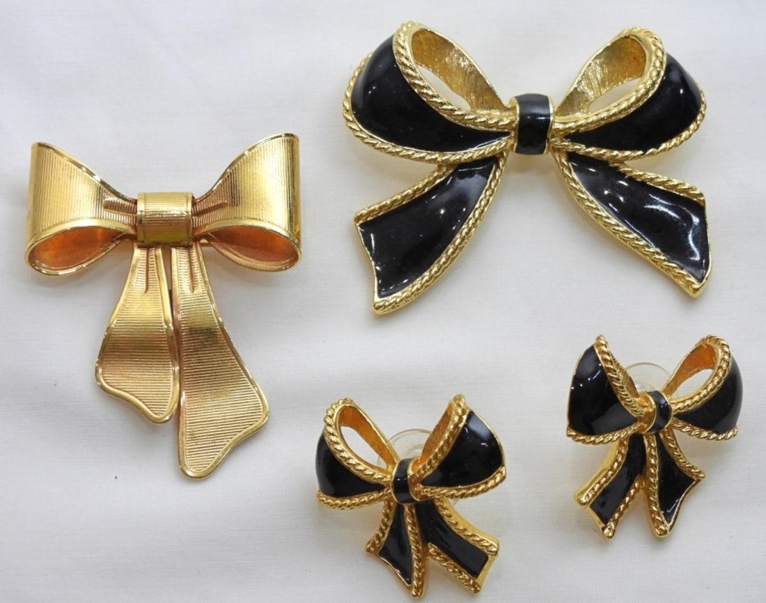 4 GOLD TONE BOW STYLE WOMENS PINS: 4 GOLD TONE BOW STYLE WOMENS PINS