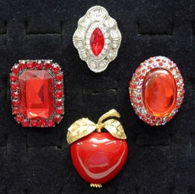 3 COLORFUL SPARKLY RINGS & PIN