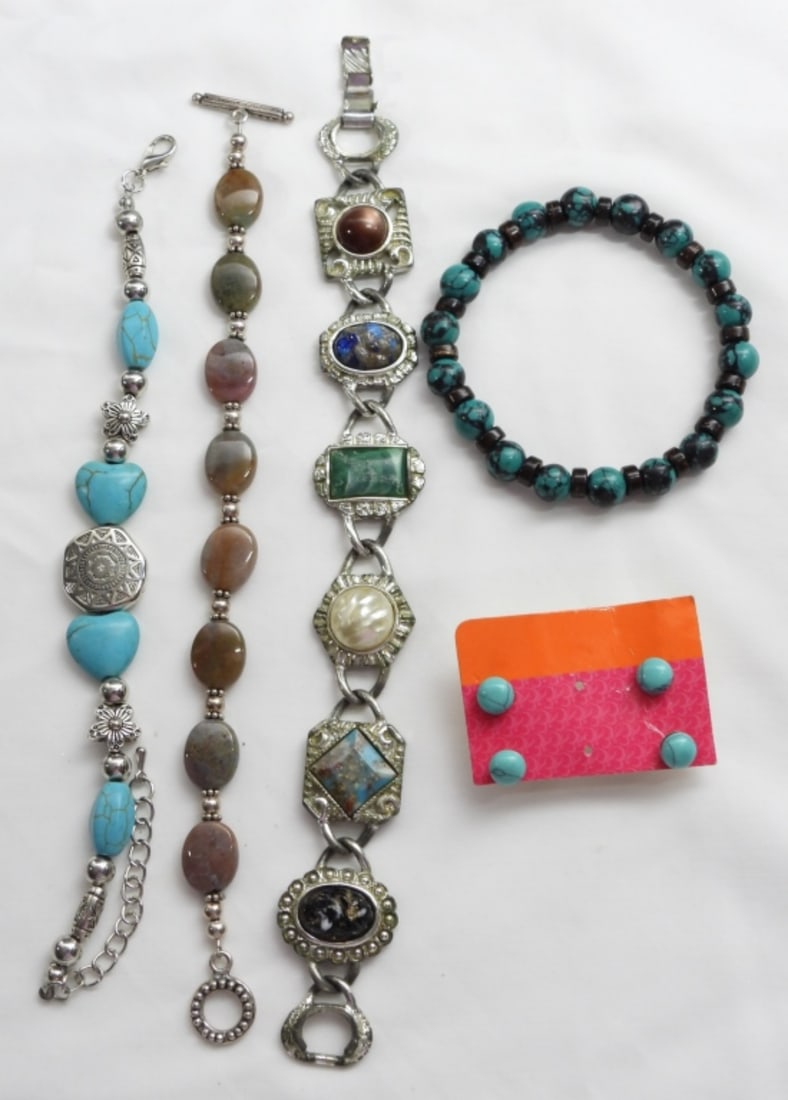 VARIETY OF WESTERN TURQUOISE JEWELRY: VARIETY OF WESTERN TURQUOISE JEWELRY, BRACELETS AND EARRINGS