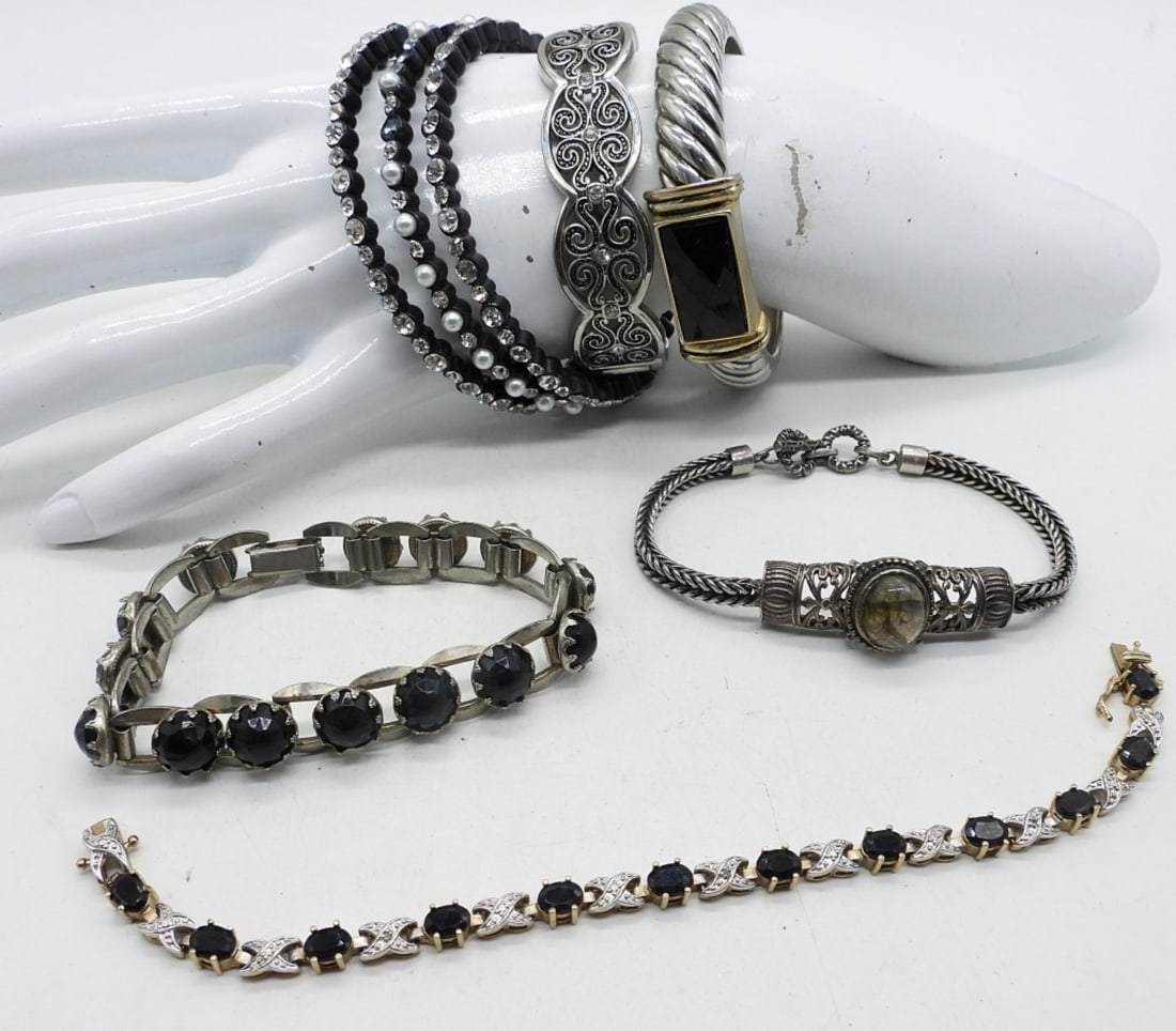 6 BLACK ACCENT BRACELETS: SIX BRACELETS, 6-7".