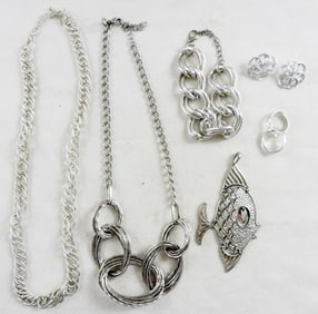 SILVER TONE FISH PENDANT & JEWELRY SET