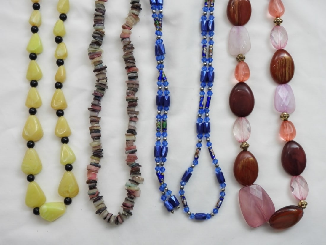 (4) UNIQUE BOHO NECKLACES: (4) UNIQUE BOHO NECKLACES, ALL DIFFERENT VARIETIES AND STYLES