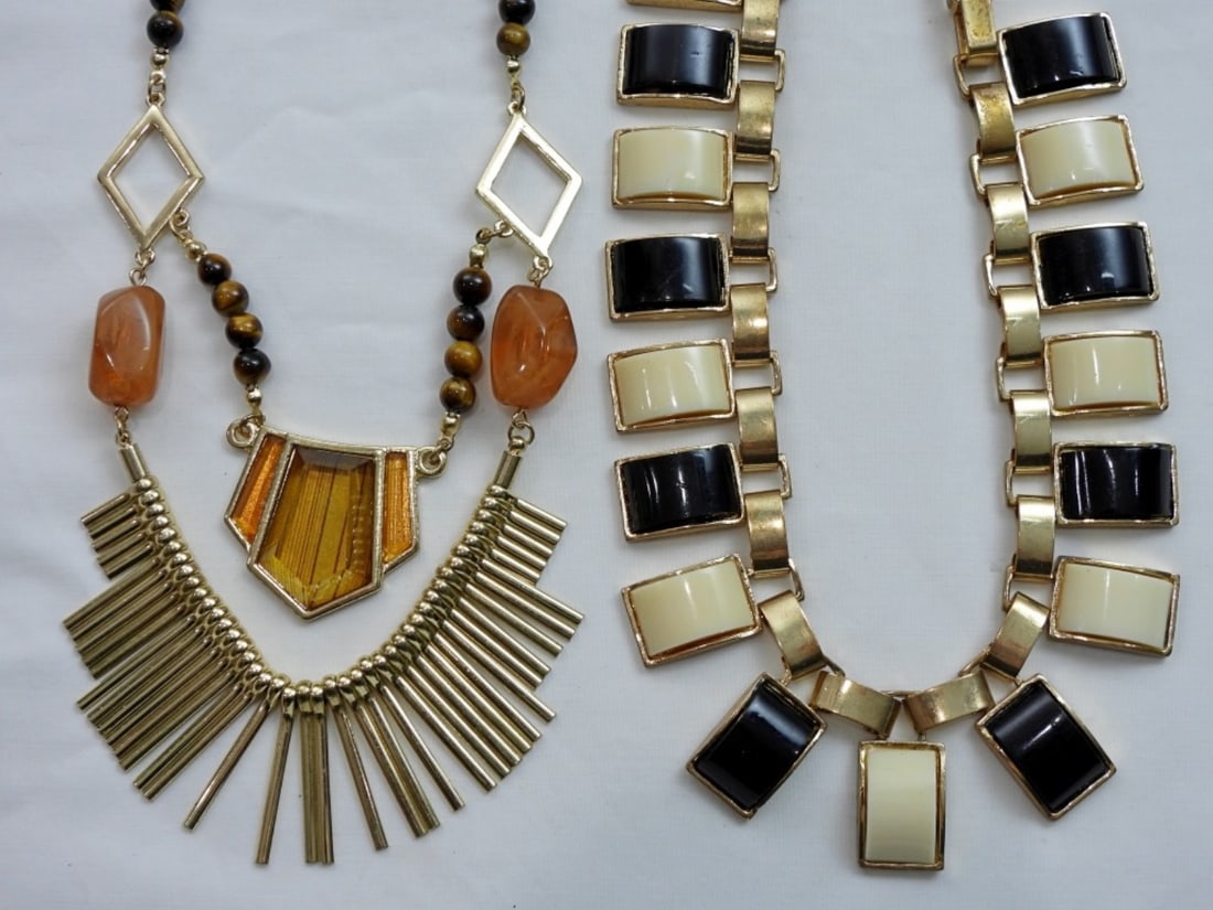 (2) BEAUTIFUL VINTAGE PARTY NECKLACES: (2) BEAUTIFUL VINTAGE PARTY NECKLACES