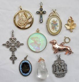 (10) PRETTY VINTAGE VARIETY PENDANTS