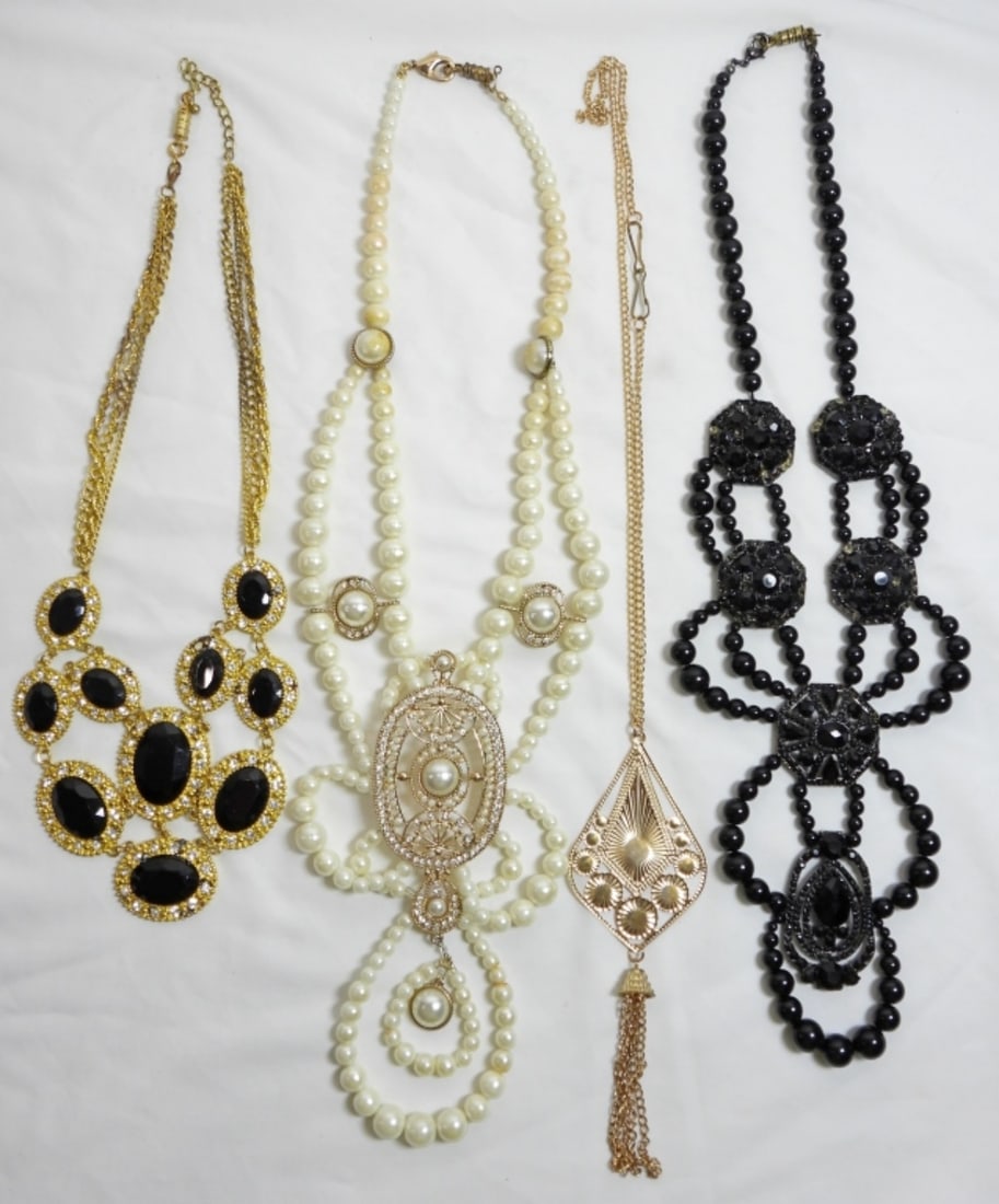 4 STUNNING VARIETY STYLES NECKLACES (1 of 1)