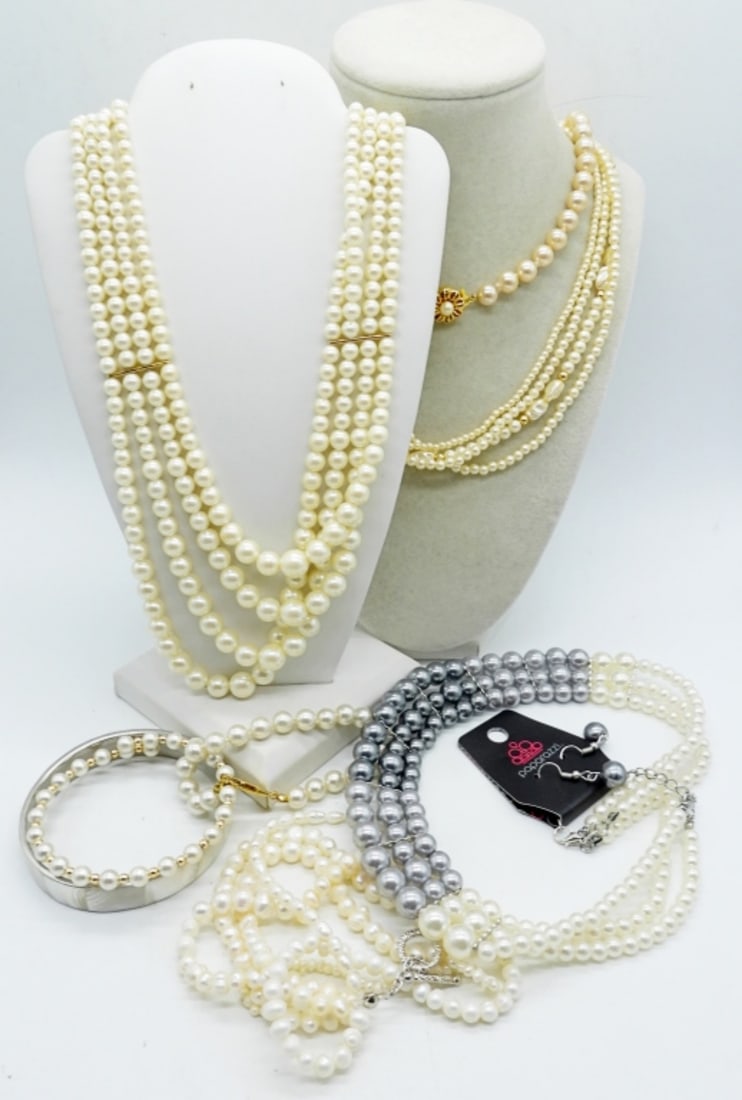 PEARL NECKLACES, BRACELETS & EARRINGS: FOUR PEARL NECKLACES, FAUX & GENUINE, 18" & 20". BRACELETS ARE FAUX & GENUINE PEARLS, & MOTHER OF PEARL 7-8".