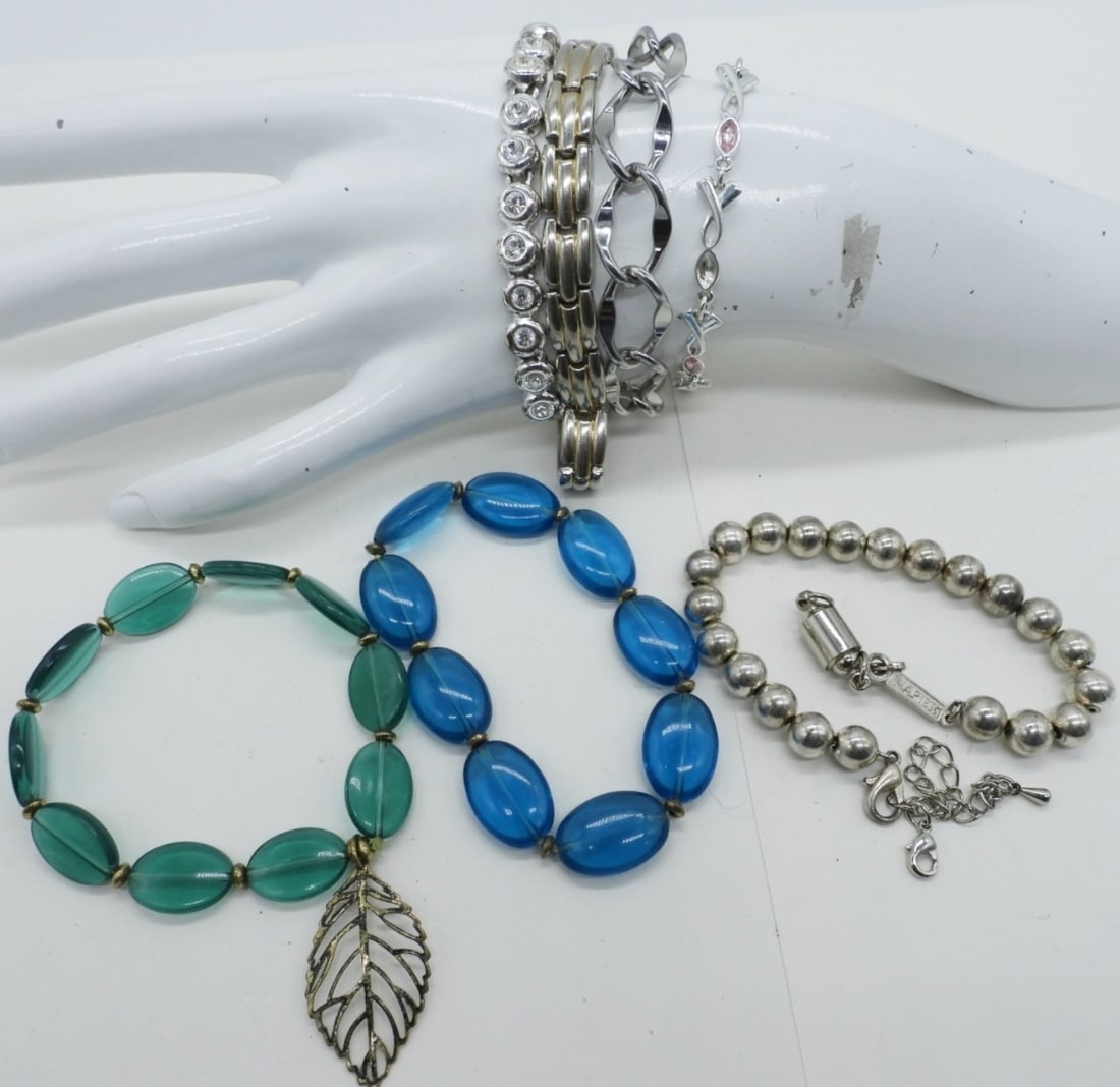 (7) FASHION BRACELETS: SEVEN FASHION BRACELETS. TWO STRETCHY. 7-12".