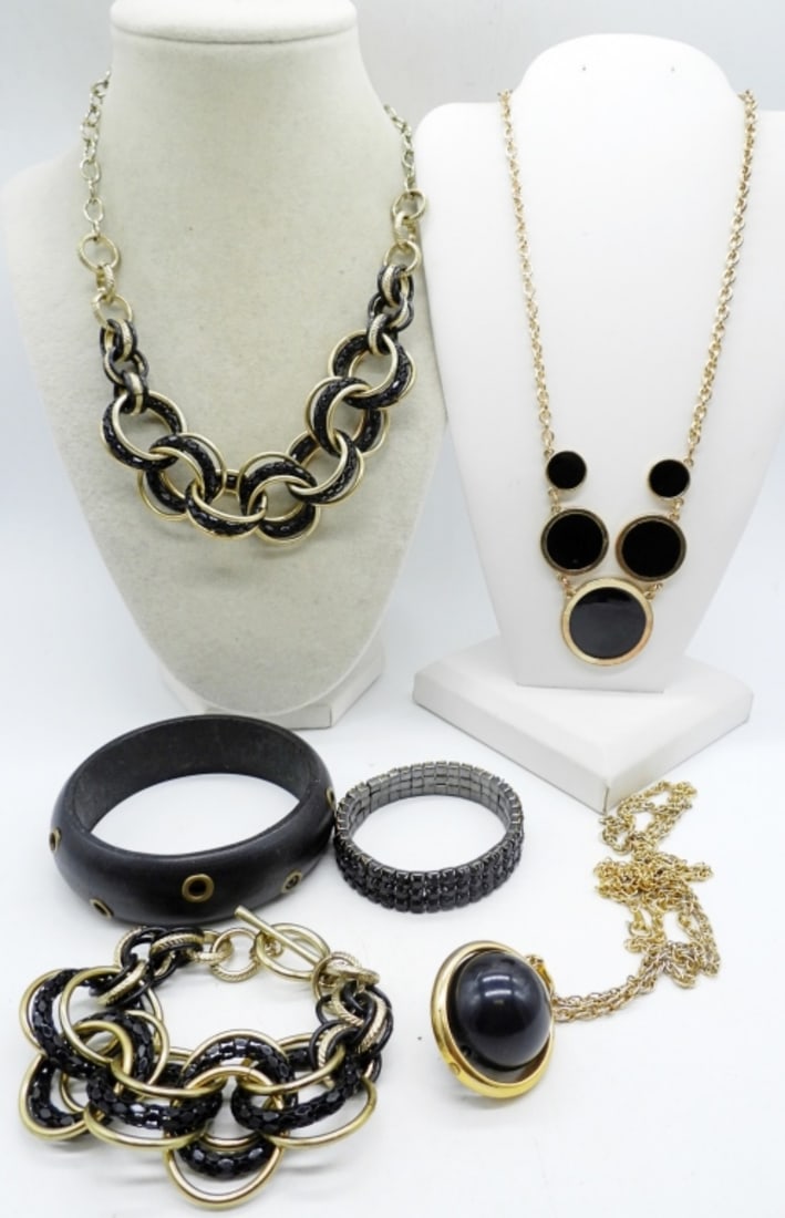 BLACK & GOLD FASHION JEWELRY SETS: BLACK AND GOLD TONE FASHION JEWELRY NECKLACE & BRACELET, 21" & 8". TWO GOLD TONE WITH BLACK ACCENTS, NECKLACES 20" & 28". TWO BRACELETS.