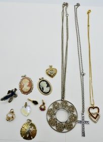 (12) NECKLACES / PENDANTS
