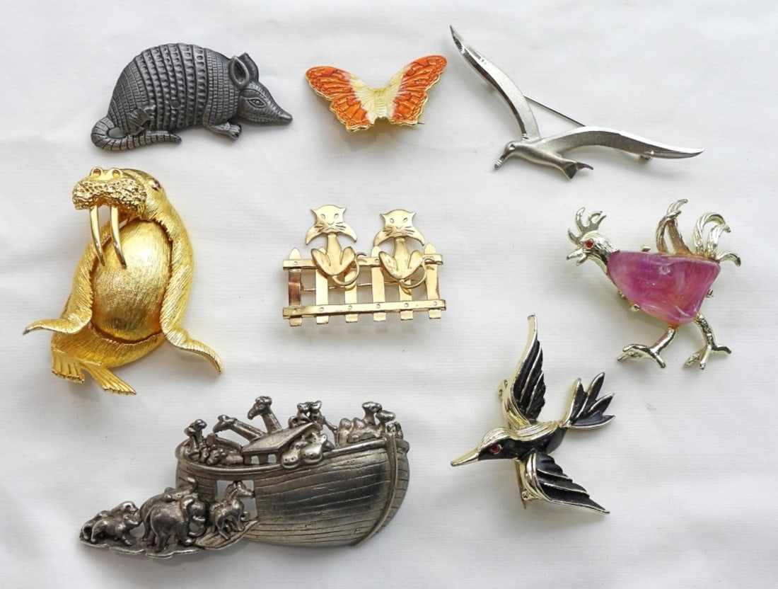 (8) FUN VARIETY ANIMAL FASHION PINS: (8) FUN VARIETY ANIMAL FASHION PINS, BIRDS, ARMADILLO, BUTTERFLY, AND MORE