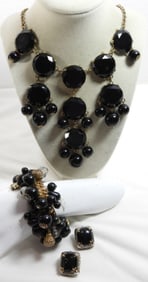 STUNNING BLACK NECKLACE/EARRING SET