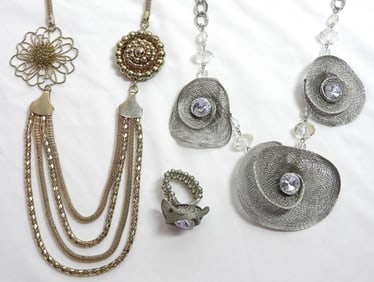 3 UNIQUE WOMEN'S NECKLACE/RINGS