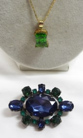 BEAUTIFUL GREEN GEM NECKLACE AND PIN SET