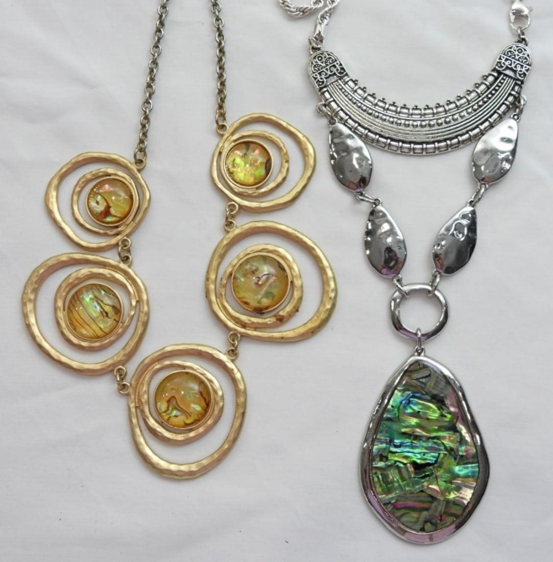 2 LARGE UNIQUE WOMEN'S NECKLACES (1 of 2)