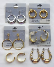 6 GOLD TONE WOMENS EARRING SETS