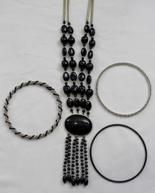 GORGEOUS BLACK BRACELET/NECKLACE SET