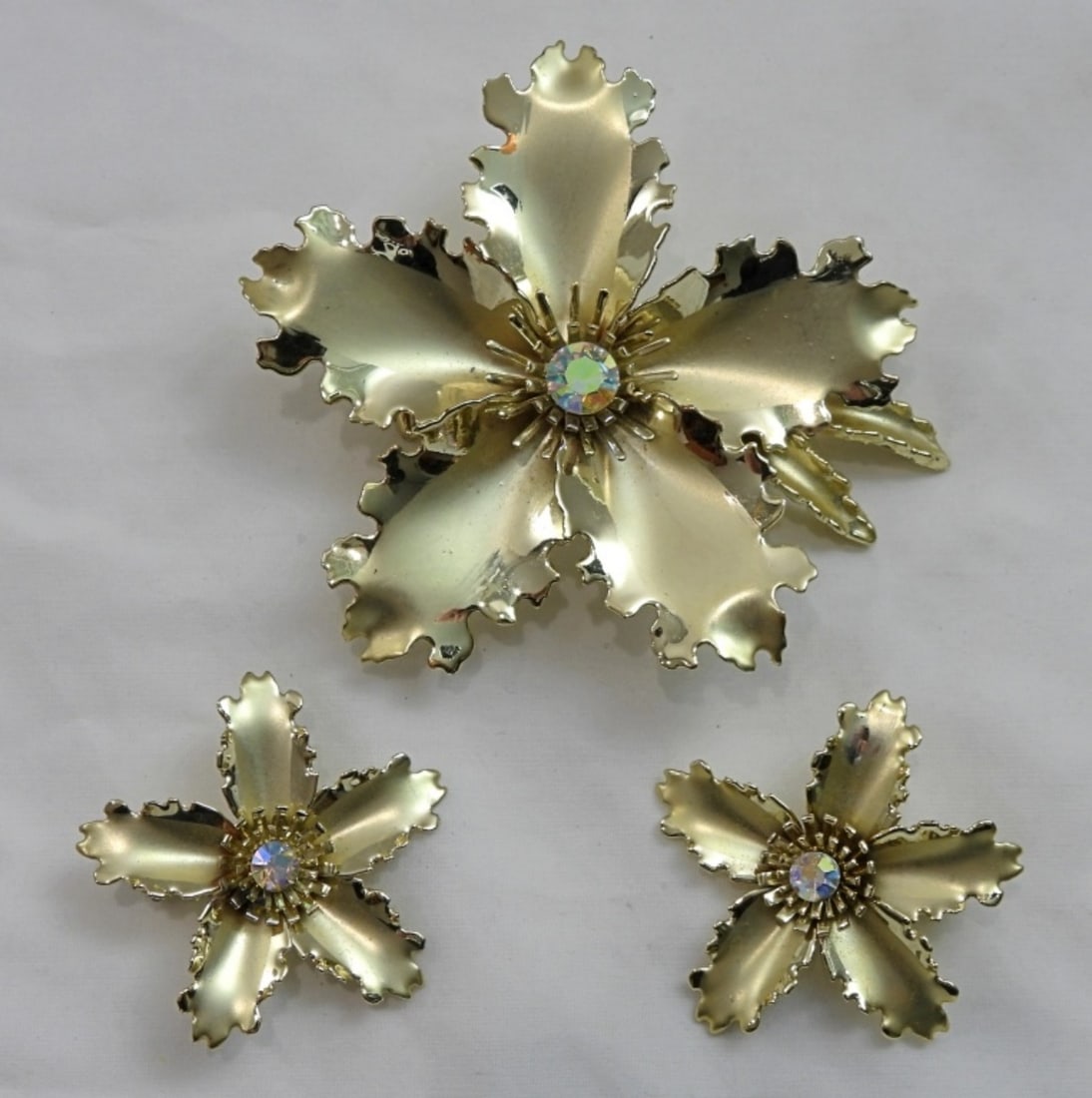 VINTAGE LOTUS FLOWER PIN/EARRINGS: VINTAGE LOTUS FLOWER PIN/EARRINGS WITH AURORA BOREALIS RHINESTONE CENTER