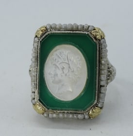 18KWG CAMEO RING, MOTHER OF PEARL