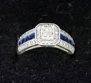 DIAMOND SAPPHIRE PLATINAIRE RING