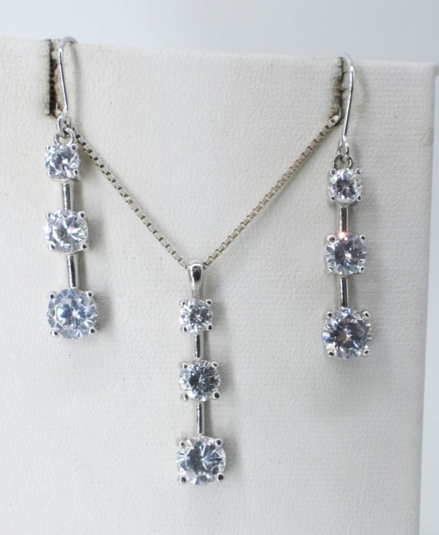 3 STONE DIAMOND LIKE NECKLACE SET (1 of 1)