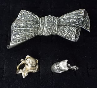 STERLING CAT RINGS & BOW BROOCH