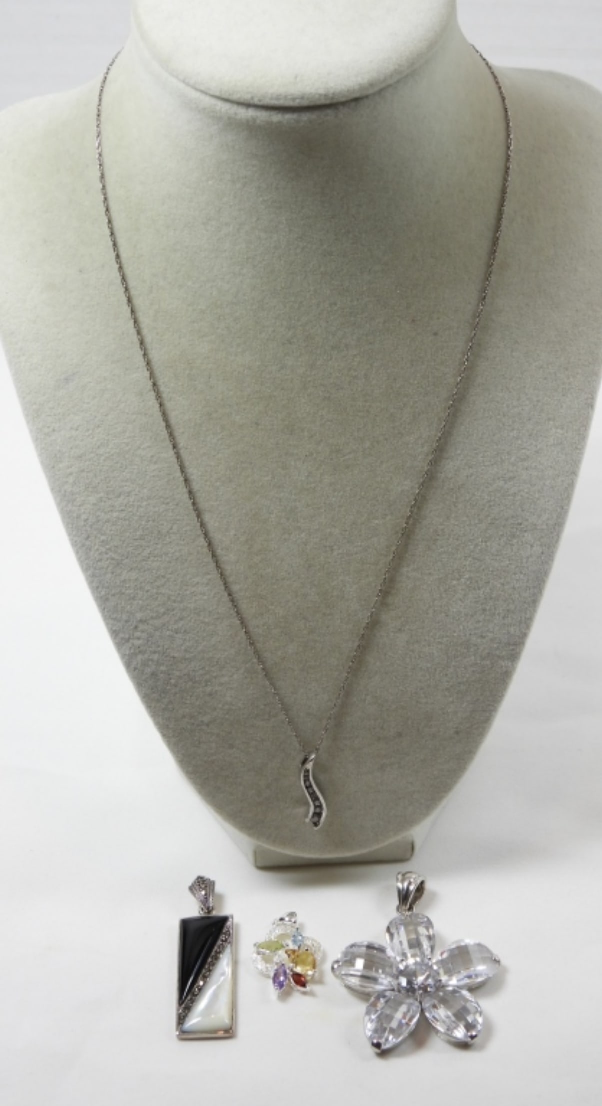 (4)925 PENDANTS. MOP / ONYX / CRYSTAL: INCLUDES 20" CHAIN (18 DWT)
