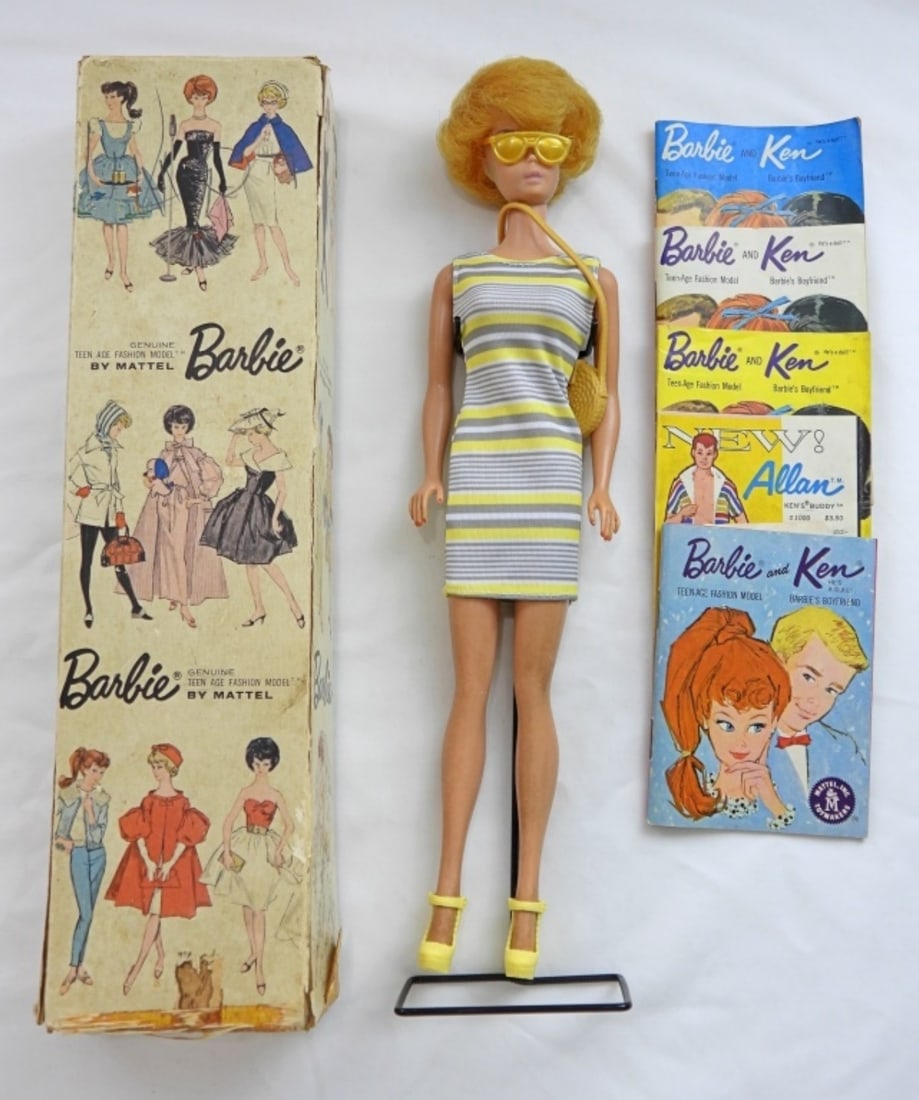 GENUINE TEEN FASHION MODEL BARBIE: GENUINE TEEN FASHION MODEL BARBIE BY MATTEL, SOME DAMAGE TO THE ORIGINAL BOX BUT BARBIE IS IN VERY GOOD CONDITION! COMES WITH A FEW NEAT BARBIE AND KEN BOOKS , YEAR OF BARBIE IS UNKNOWN