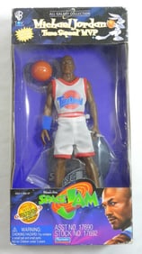 1996 MICHAEL JORDAN SPACE JAM FIGURINE