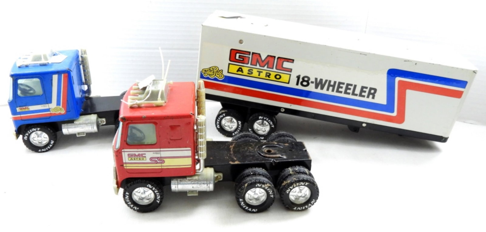 NYLINT 18-WHEELER GMC ASTRO SEMI-TRUCK: 21" LONG, THE RIG with (2) TRUCKS RED & BLUE