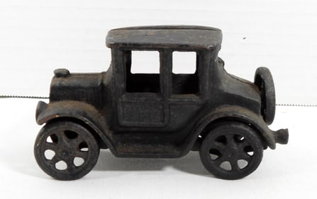 VINTAGE  CAST IRON BLACK  FORD MODEL T  TOY