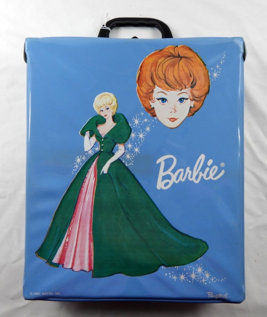 1962 MATTEL BARBIE & CARRYING CASE: 1962 BRANDED MATTEL BARBIE ( SHE DOES HAVE SOME GREEN ON HER FACE, MISSING HER SHOES, NAIL POLISH IS CHIPPED A LITTLE, EARRINGS ARE NOT IN THE DOLL- THERE IS A SET IN THE CARRYING CASE UNVERIFIED IF T