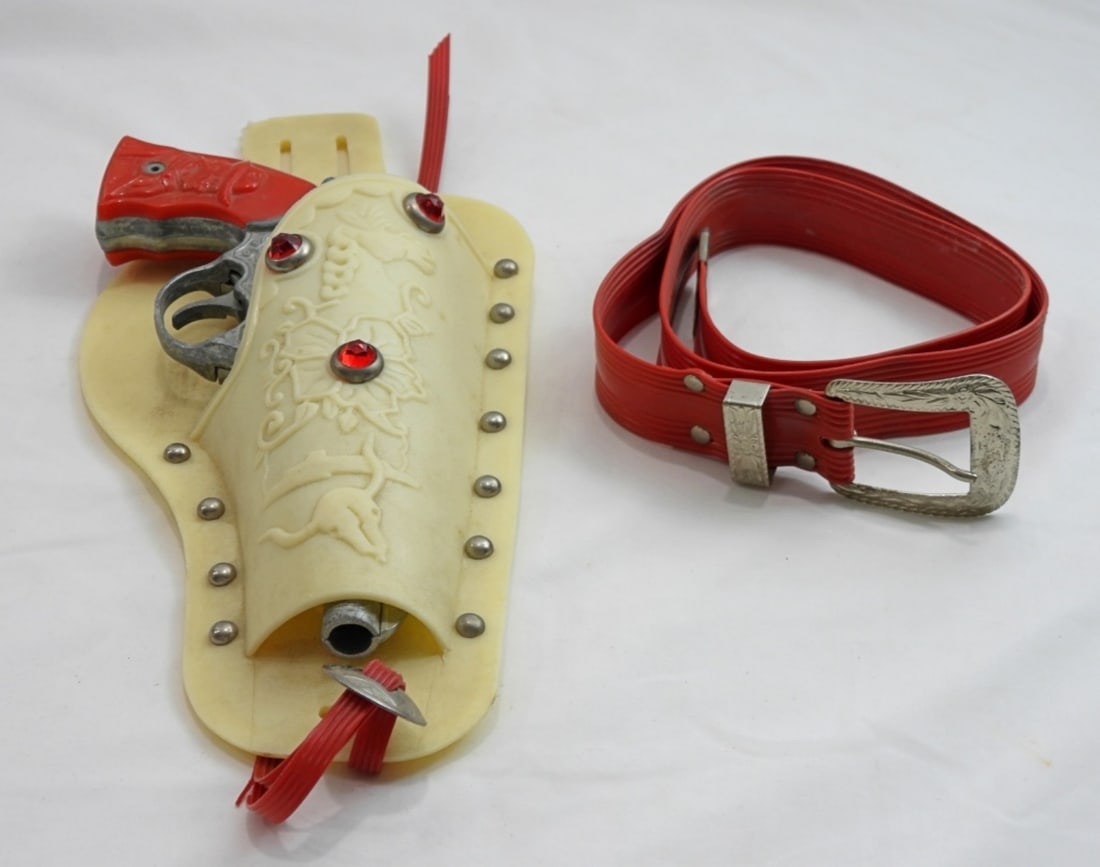 KIT CARSON CAP GUN with HOLSTER: WORKING CONDITION